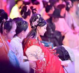 遵化市汉服模特兼职(想做汉服模特去哪里找)