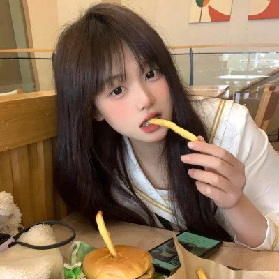 遵化市伴游女生李欣怡的资料